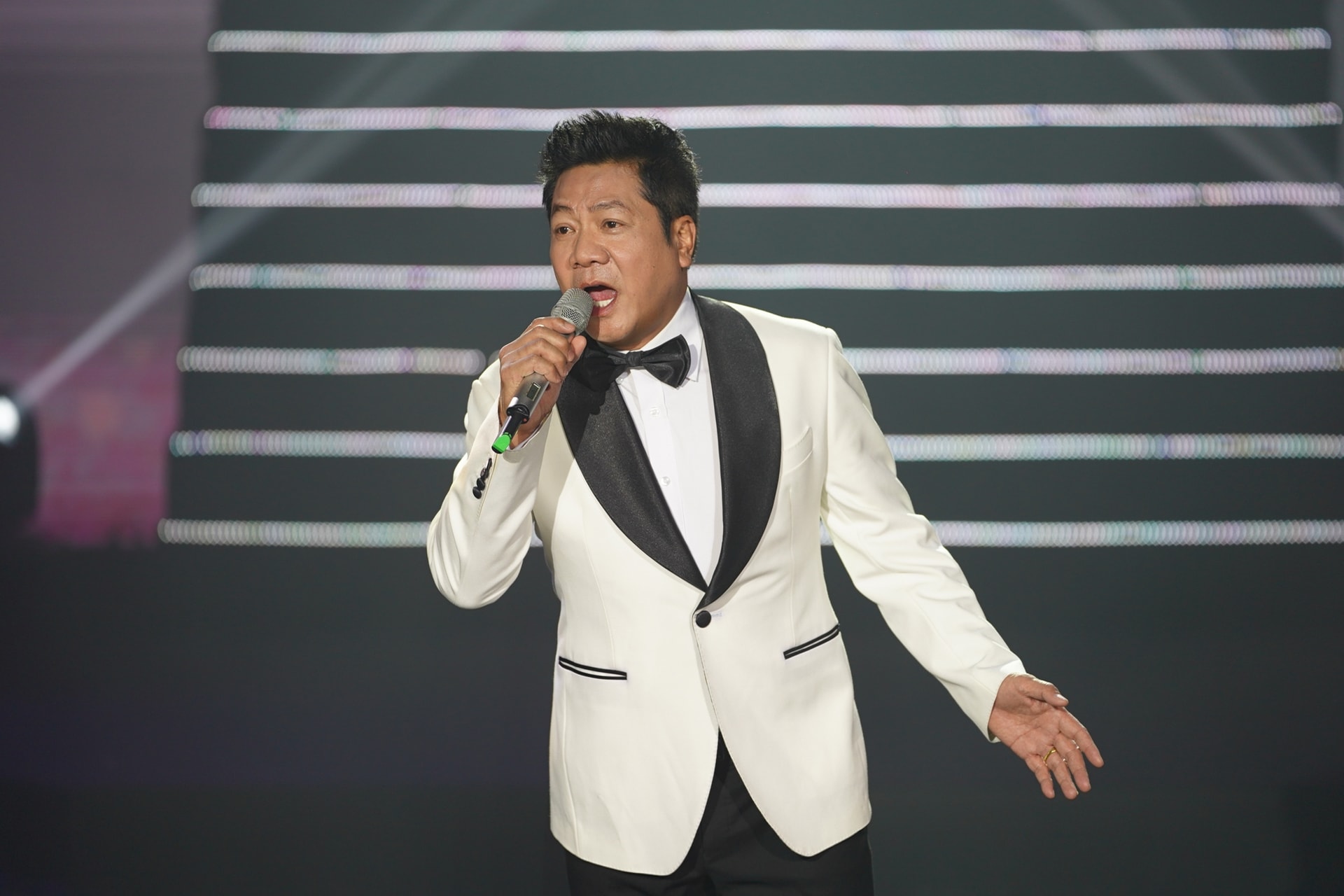 Volkskünstler Quoc Hung Ok.jpg