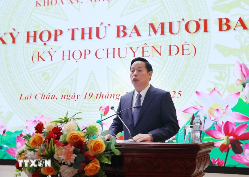 Tân Chủ tịch UBND tỉnh Lai Châu, đồng chí Hà Quang Trung phát biểu nhận nhiệm vụ. *Ảnh: Quý Trung/TTXVN)