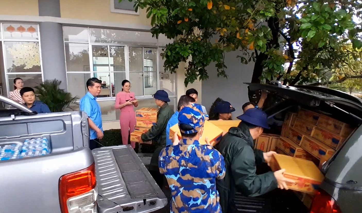 Region 4, Hai Quan-distriktet, Khanh Hoa-provinsen stöder viktiga produkter för folket i Cam Lam-kommunen, Khanh Hoa-provinsen.jpg