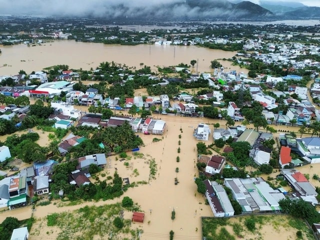 Triển khai tất cả các biện pháp cấp bách cần thiết để ứng phó với mưa lũ đặc biệt lớn tại Khánh Hòa, Đắk Lắk và Gia Lai- Ảnh 1. Triển khai tất cả các biện pháp cấp bách cần thiết để ứng phó với mưa lũ đặc biệt lớn tại Khánh Hòa, Đắk Lắk và Gia Lai- Ảnh 1.