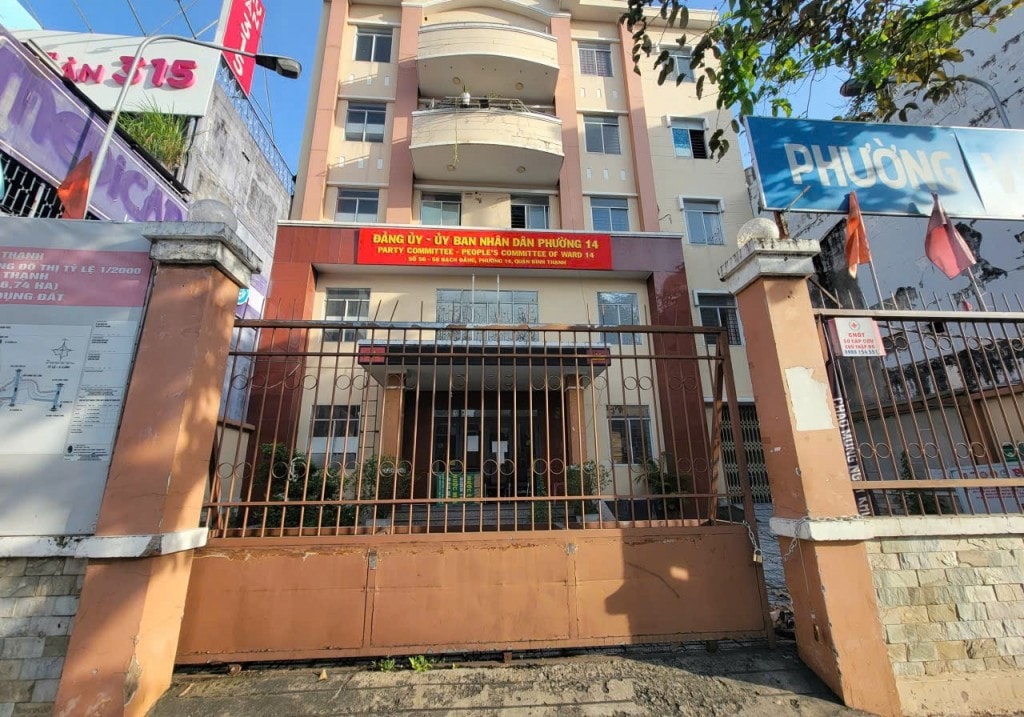 Trụ sở UBND Phường 14, quận Bình Thạnh (cũ) sau sáp nhập cũng bỏ trống cho đến nay (ảnh: Quang Phương)