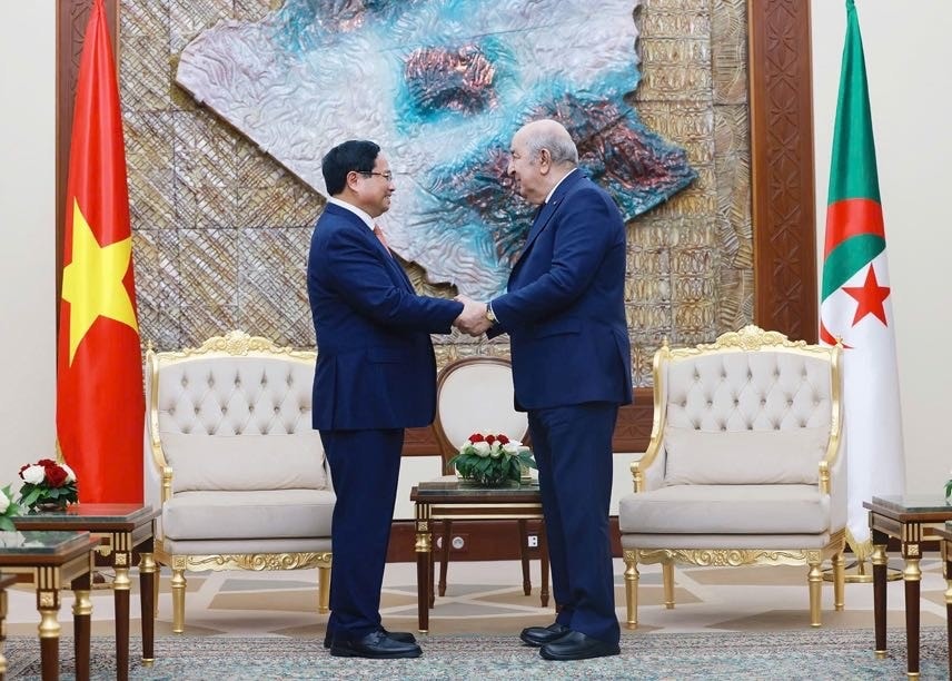 Tổng thống Abdelmadjid Tebboune khẳng định sẽ ủng hộ mạnh mẽ và chỉ đạo các cơ quan chức năng Algeria phối hợp chặt chẽ với phía Việt Nam để triển khai hiệu quả các cam kết, thỏa thuận, sớm cụ thể hóa khuôn khổ Đối tác Chiến lược bằng những dự án, hoạt động thiết thực - Ảnh: VGP/Nhật Bắc
