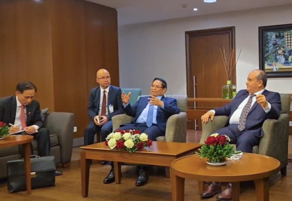 Thủ tướng Phạm Minh Chính và Thủ tướng Sifi Ghrieb đồng chủ trì cuộc làm việc với các bộ, ngành và một số doanh nghiệp hai nước để triển khai các cam kết đã thống nhất - Ảnh: VGP Thủ tướng Phạm Minh Chính và Thủ tướng Sifi Ghrieb đồng chủ trì cuộc làm việc với các bộ, ngành và một số doanh nghiệp hai nước để triển khai các cam kết đã thống nhất - Ảnh: VGP