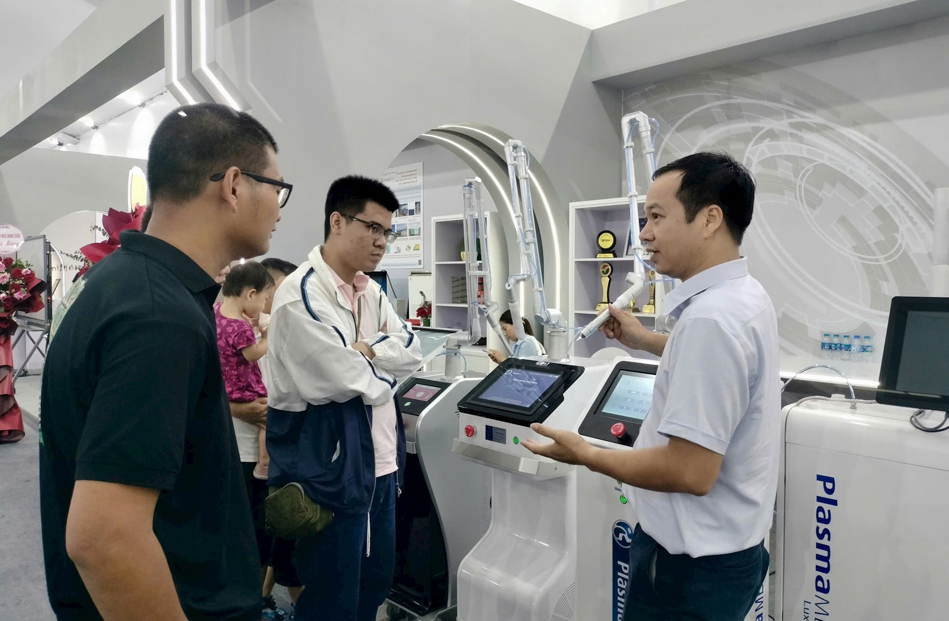 Introducing the products of Vietnam Plasma Technology Joint Stock Company, Science and Technology Enterprise, manufacturing cold plasma generators for medicine and beauty..jpg