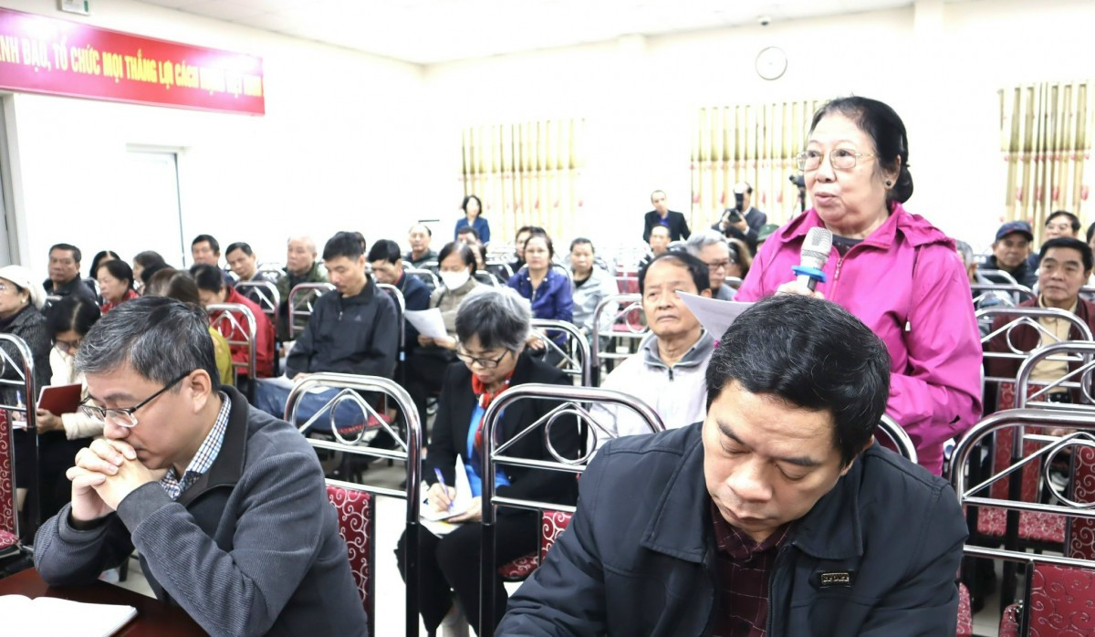 Các cử tri nêu ý kiến