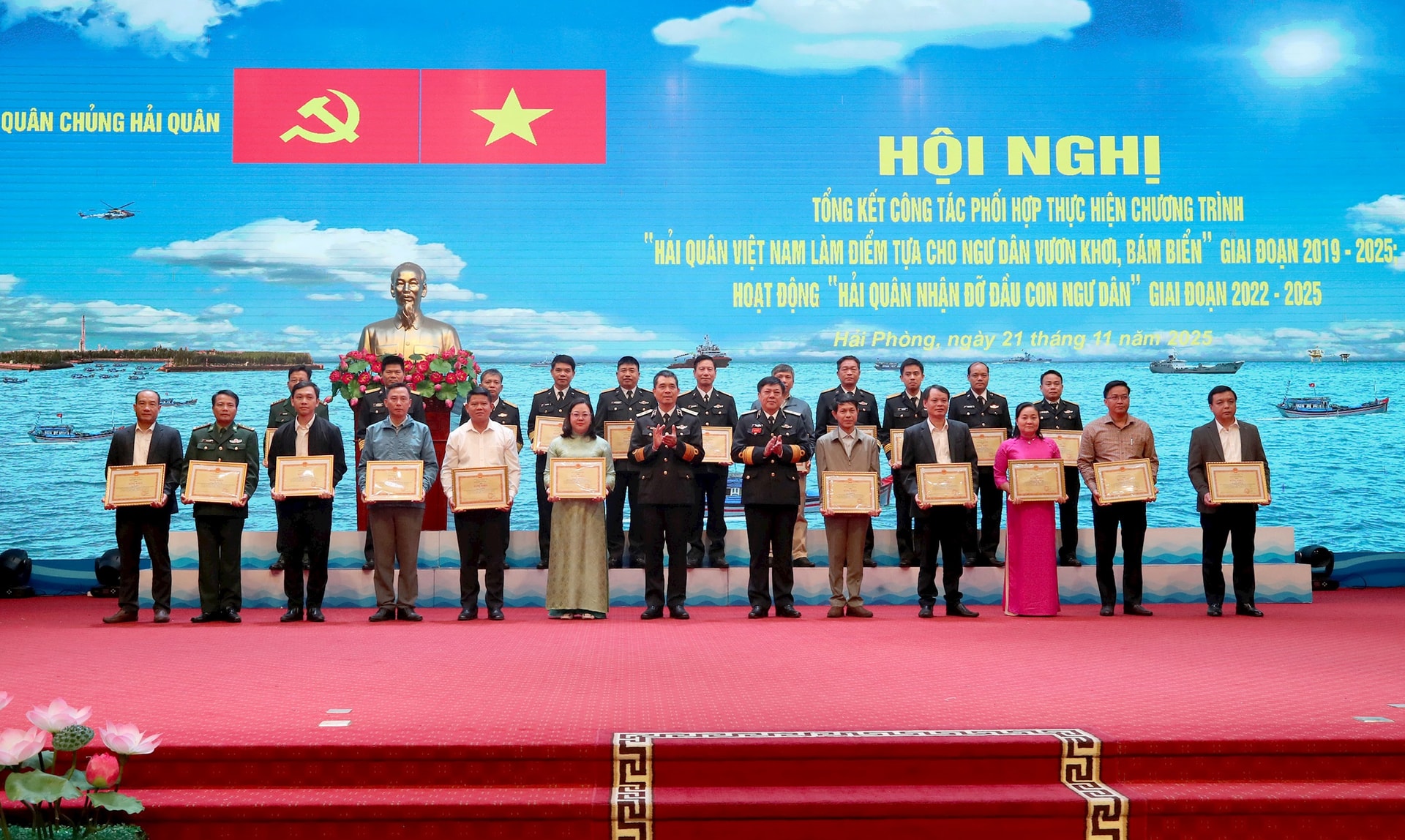 Auszeichnung von Kollektiven und Einzelpersonen für ihre Leistungen. Foto: Marine