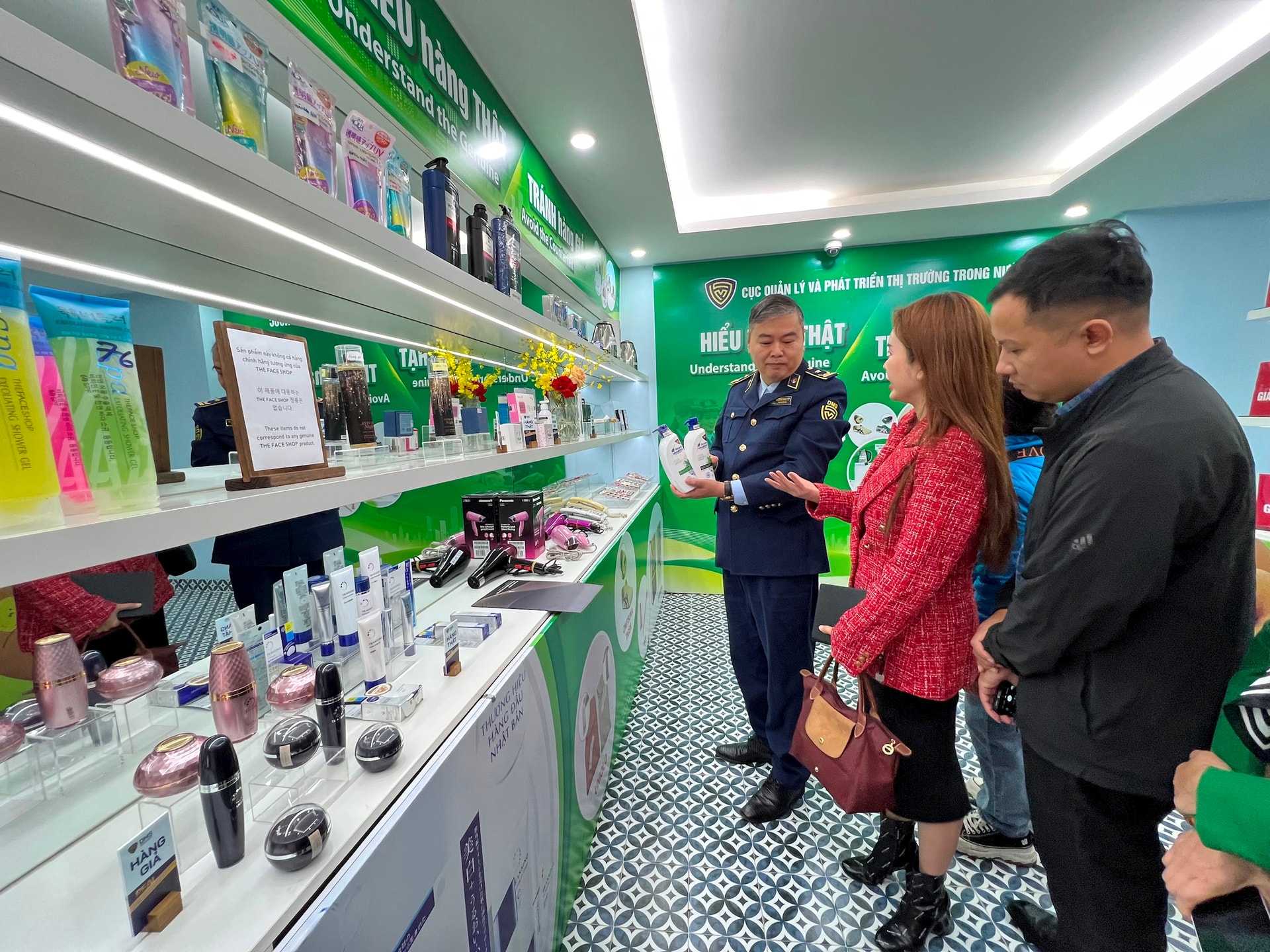 img_1504.jpeg সম্পর্কে