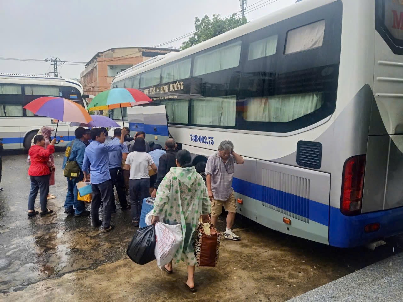 Ngành Đường sắt chuyển tải hành khách bằng đường bộ giữa hai ga Tuy Hòa và Diêu Trì Ngành Đường sắt chuyển tải hành khách bằng đường bộ giữa hai ga Tuy Hòa và Diêu Trì