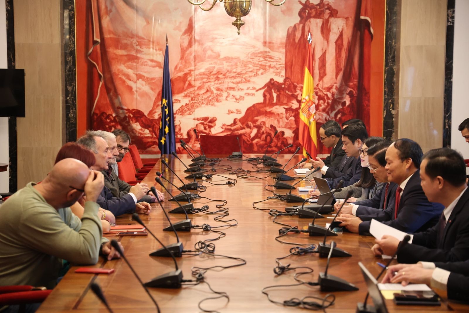 lam-viec-voi-tong-bi-thu-va-ban-lanh-dao-dang-cong-san-tay-ban-nha.jpg