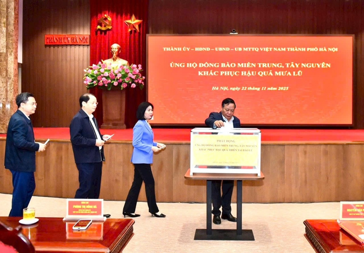 Hà Nội chung tay ủng hộ đồng bào miền Trung - Tây Nguyên vượt qua mưa lũ