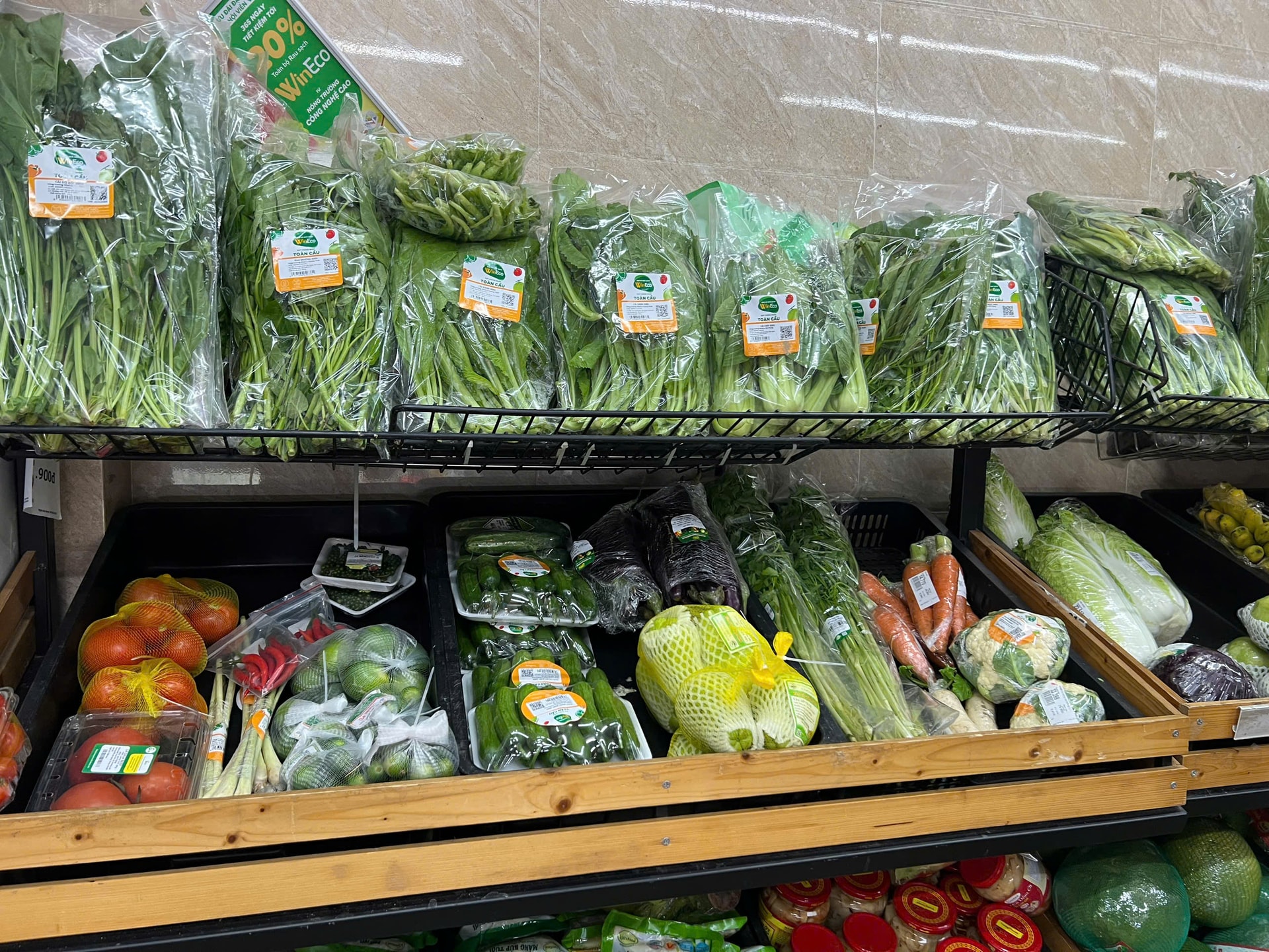 green-vegetables-at-supermarket.jpg