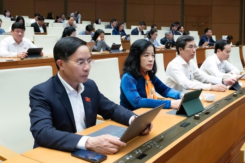 Ulusal Meclis, salonda revize edilen Basın Kanunu taslağını görüştü. Fotoğraf: quochoi.vn