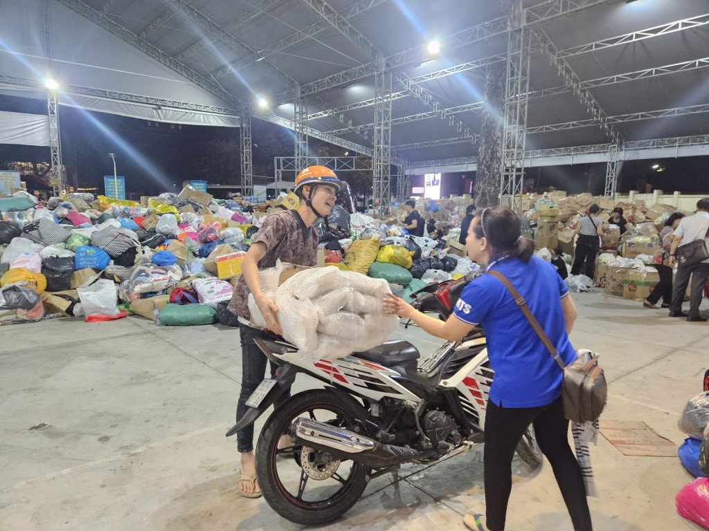 Người dân chở
