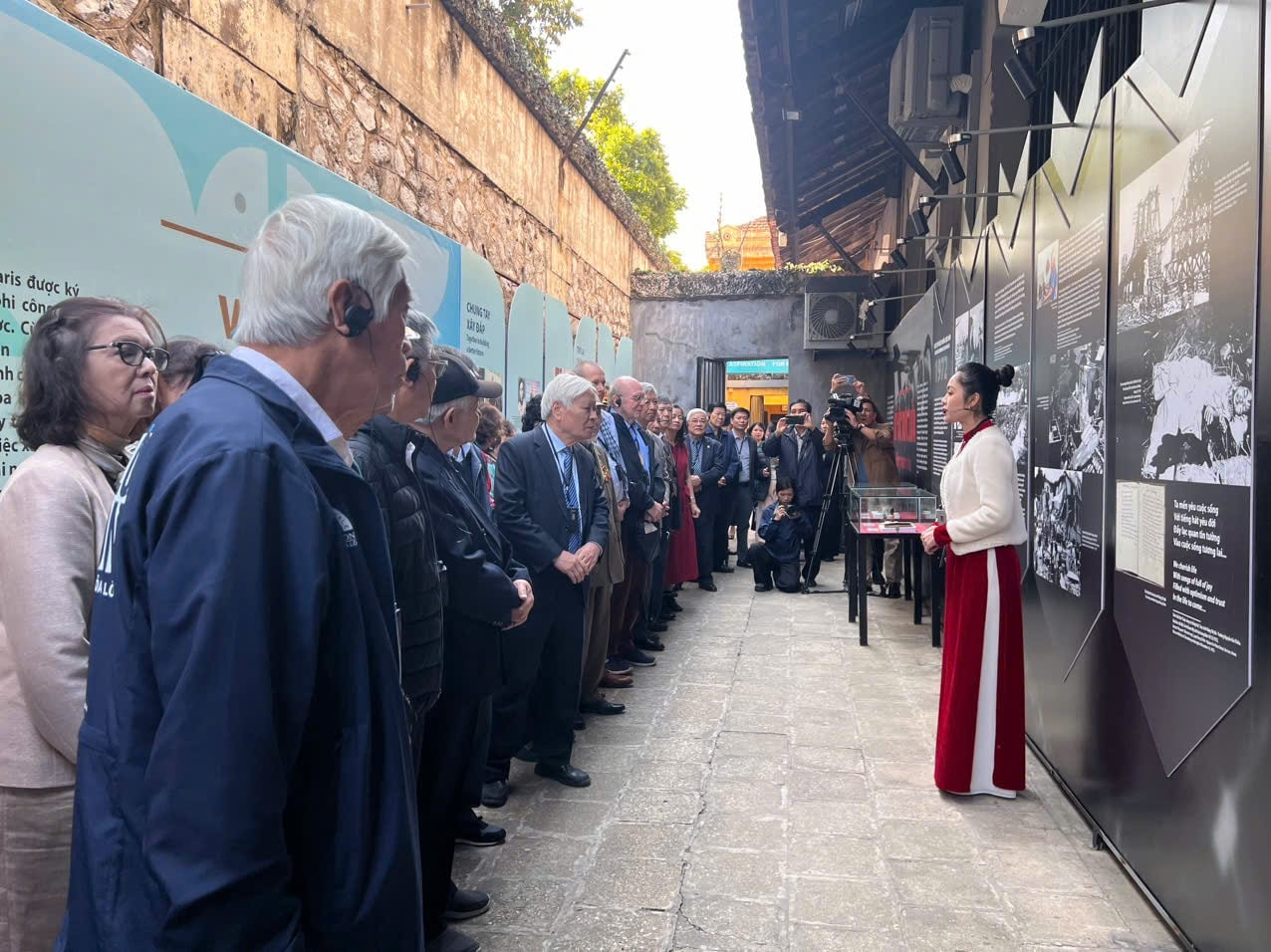 img_7404.jpeg সম্পর্কে