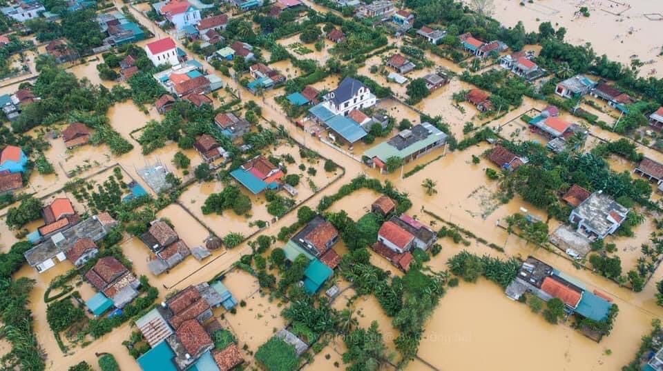 Khẩn trương giải quyết chính sách, chi trả bảo hiểm cho người dân, doanh nghiệp chịu ảnh hưởng bởi lũ lụt- Ảnh 1.