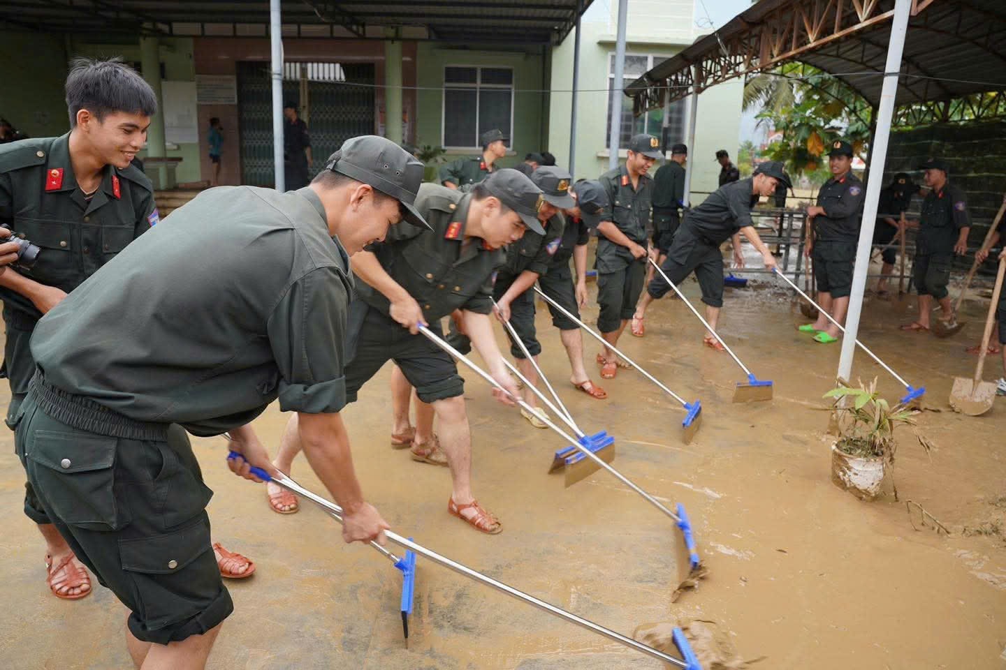 Chính phủ ban hành Nghị quyết về các giải pháp khắc phục hậu quả thiên tai, phục hồi sản xuất khu vực miền Trung- Ảnh 1.