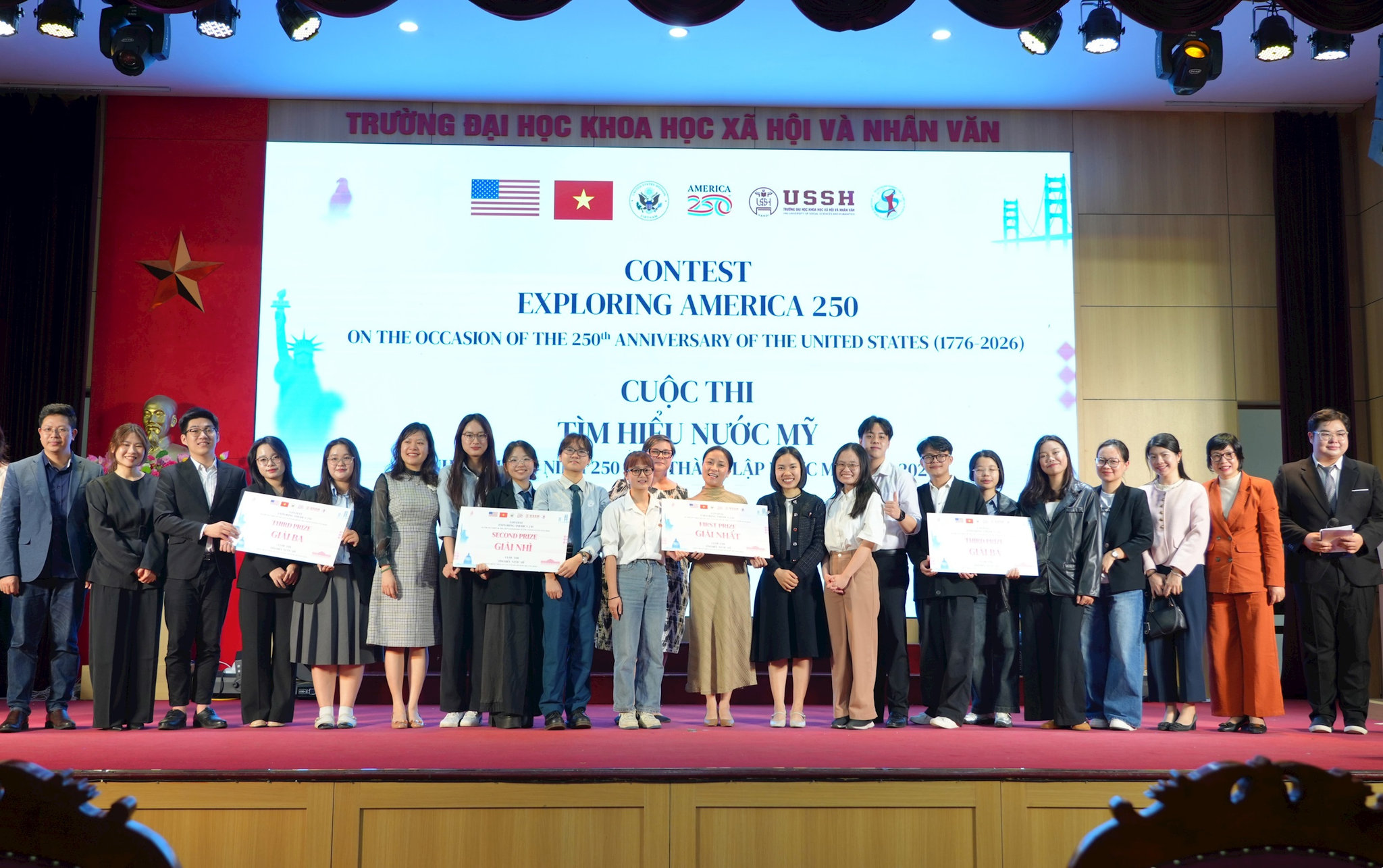 2512-dhkhxh-nv-thi-ve-hoa-ky-10.jpg