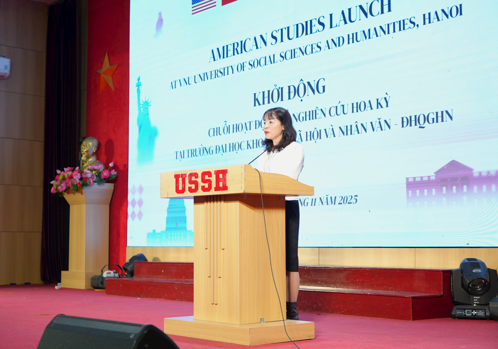 2512-dhkhxh-nv-thi-ve-hoa-ky-2.jpg