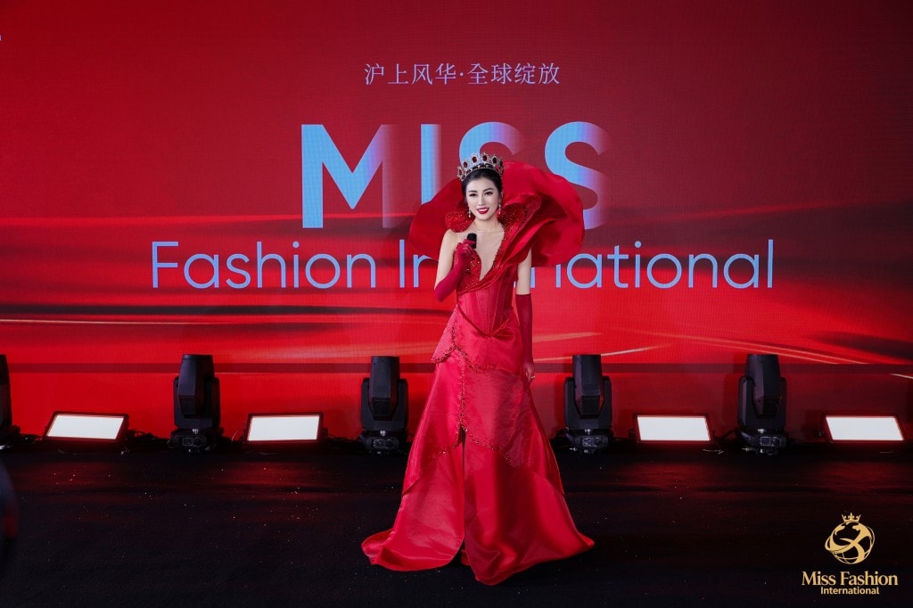 Emily Hồng Nhung ngồi ghế nóng Giám khảo Miss Fashion International