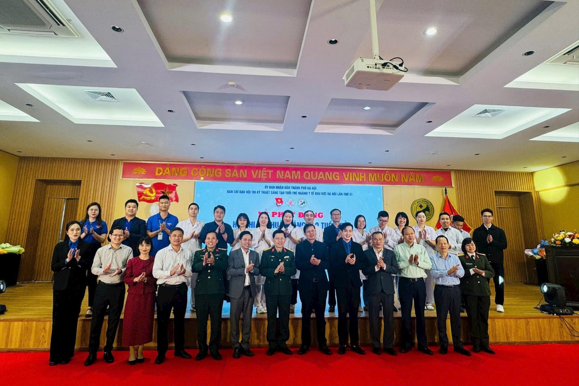 tap-the-lanh-dao.jpg