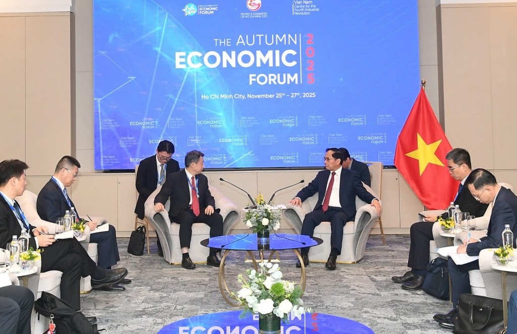 Phó Chủ nhiệm Trung tâm (DRC) Long Quốc Cường khẳng định Chính phủ Trung Quốc rất coi trọng Diễn đàn Kinh tế mùa Thu 2025; tin tưởng Diễn đàn sẽ phát triển thành công như mô hình Diễn đàn Kinh tế mùa Xuân tại Thụy Sĩ và Diễn đàn Kinh tế mùa Hè tại Trung Quốc - Ảnh: VGP/Hải Minh