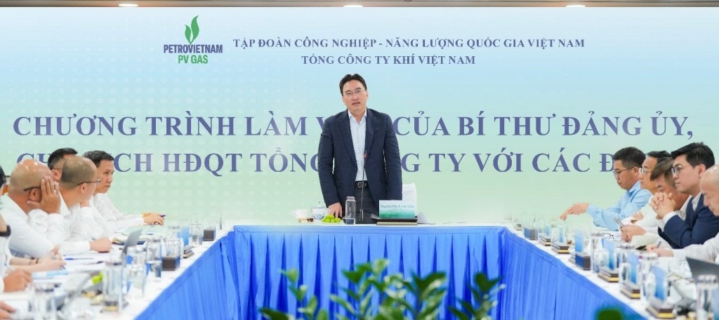 Đồng chí Nguyễn Thanh Bình – Bí thư Đảng ủy, Chủ tịch HĐQT PV GAS chủ trì buổi làm việc