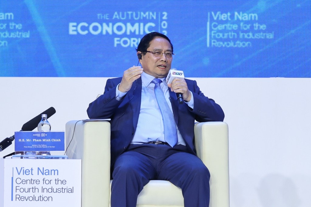 Thủ tướng trao đổi về nội dung chuẩn bị cho lực lượng lao động trẻ trước công cụ AI - Ảnh: VGP/Nhật Bắc