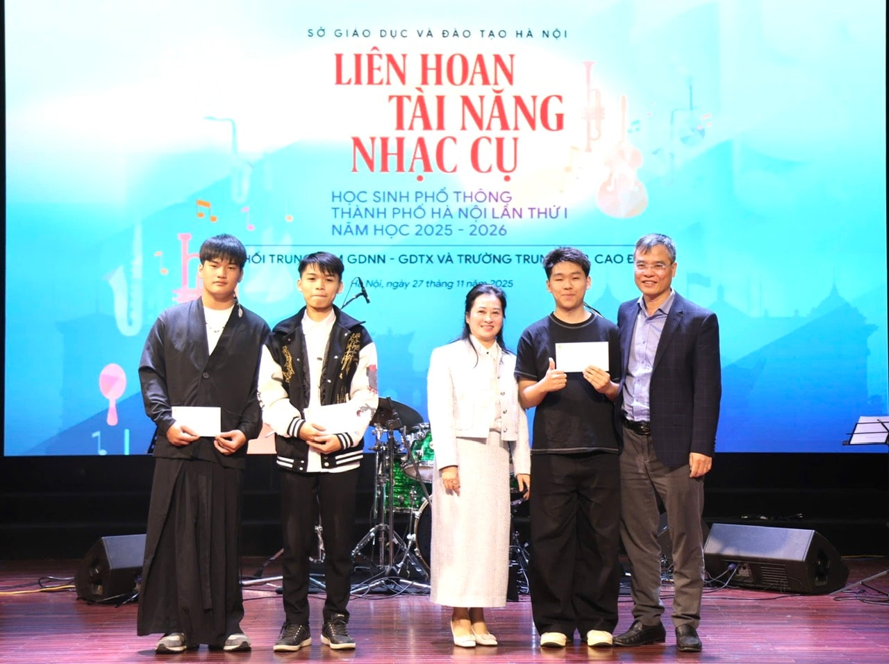 2711-lien-hoan-nhac-cu-gdtx4.jpg