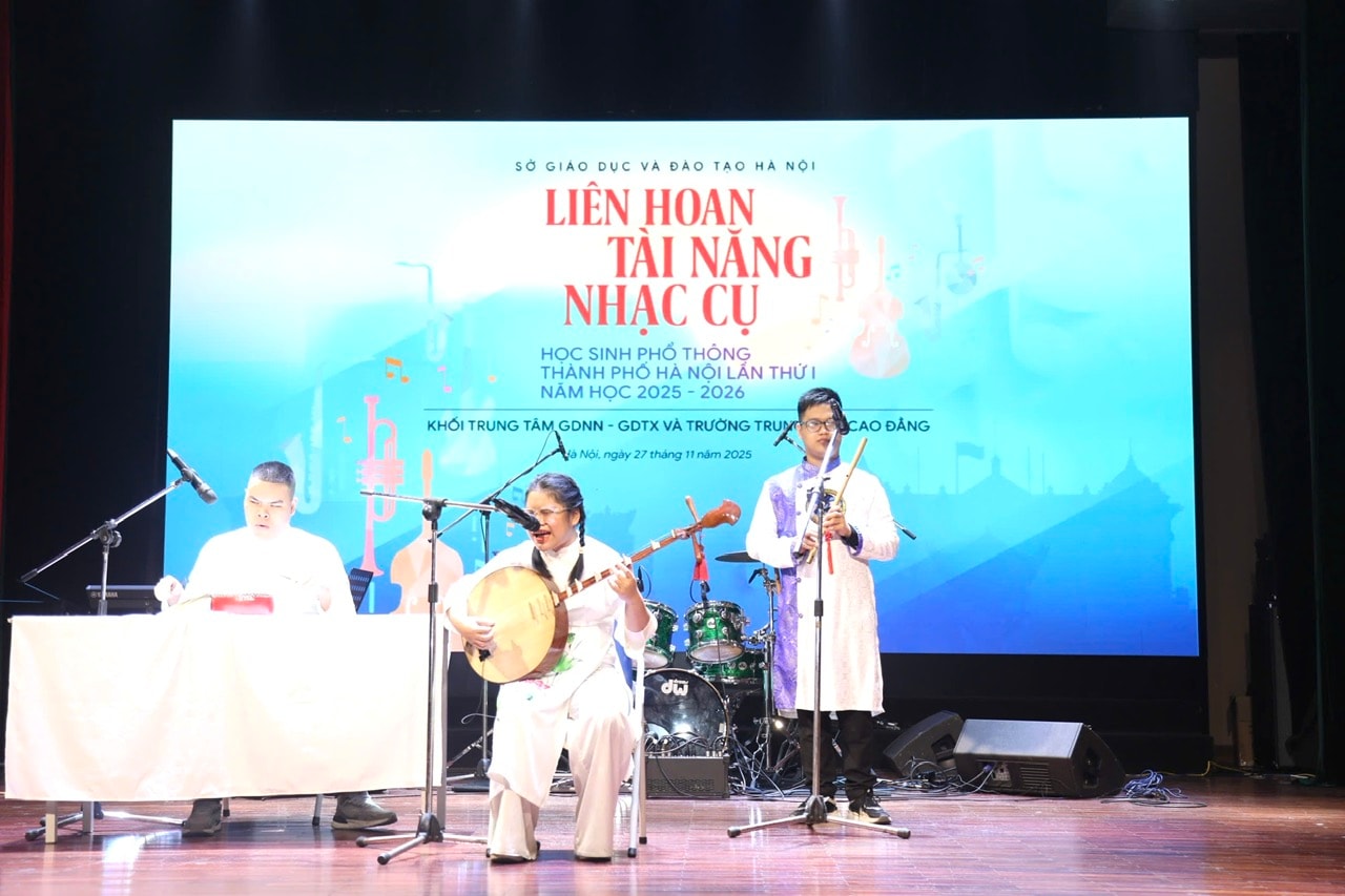 2711-lien-hoan-nhac-cu-gdtx8.jpg