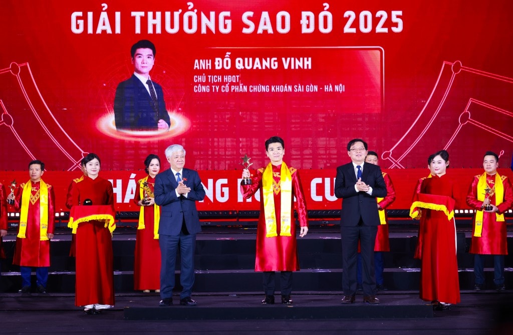 Với phong cách lãnh đạo trẻ trung, sáng tạo và quyết liệt, ông đã mang đến làn gió mới cho SHB và SHS,