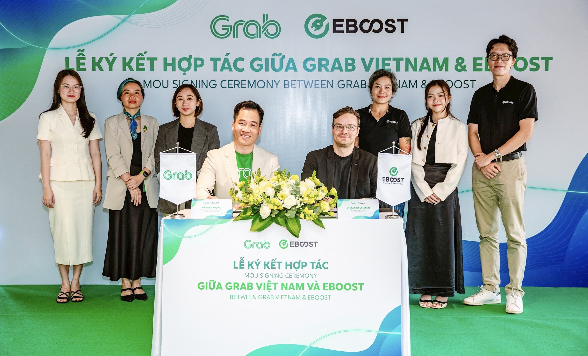 dai-dien-grab-viet-nam-va-eboost-ki-thoa-thuan-hop-tac.jpg