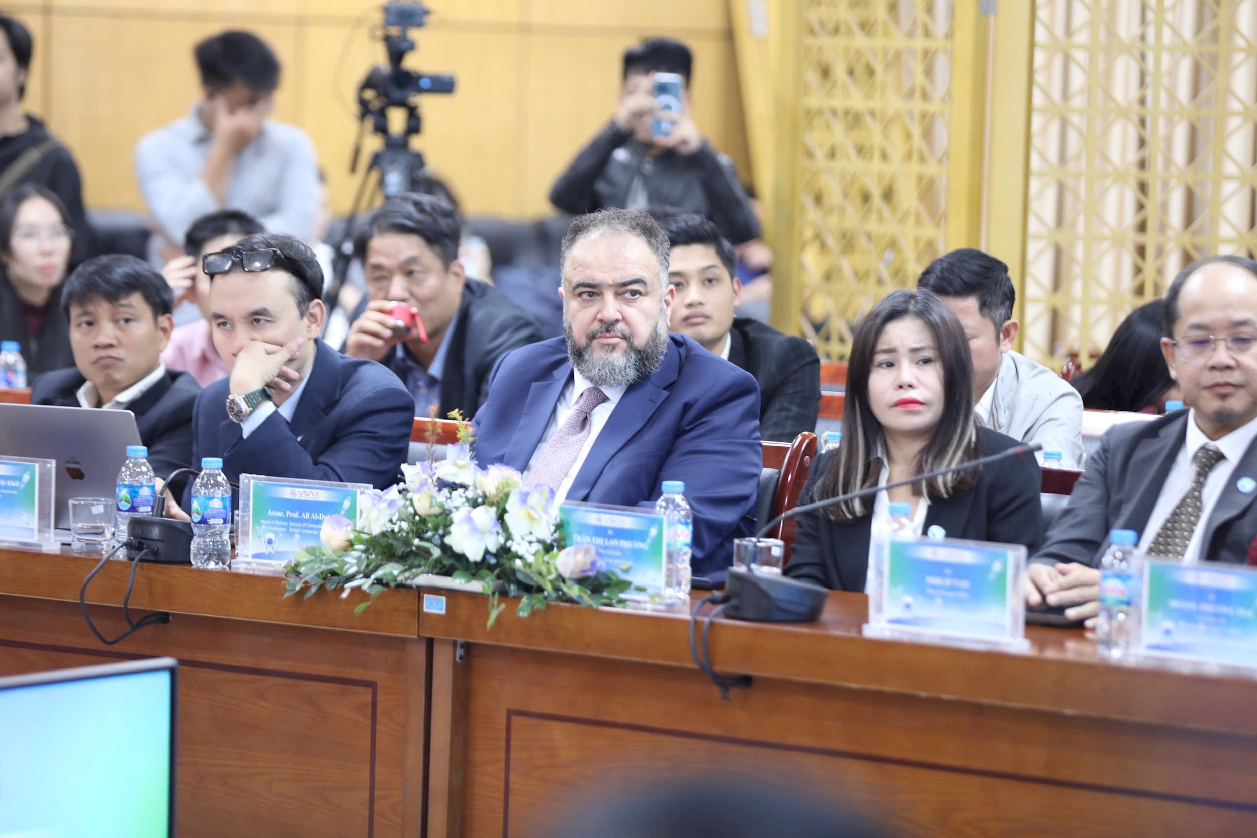 2811-hop-bao-cong-bo-cuoc-thi-ai-3.jpg