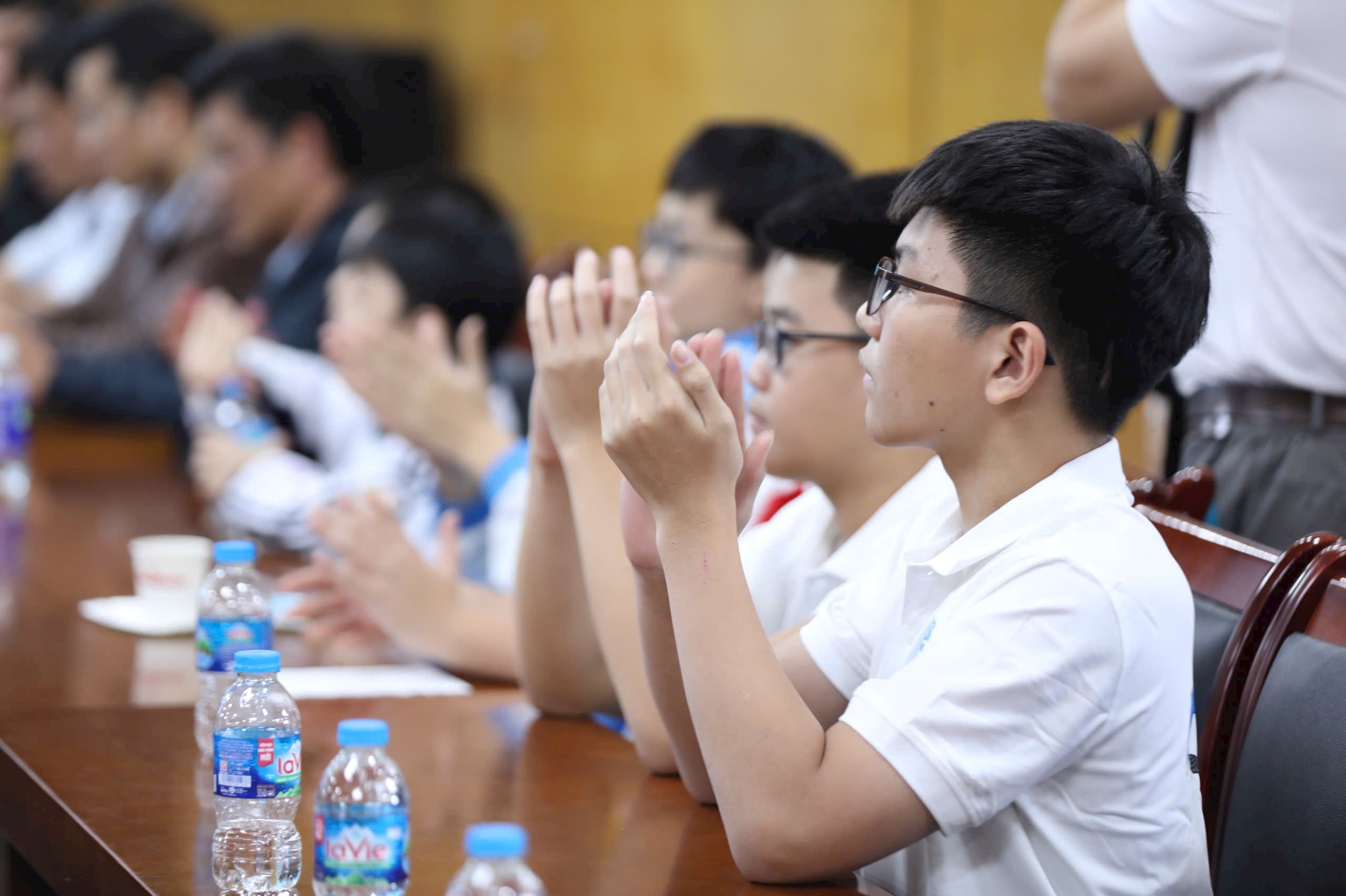 2811-hop-bao-cong-bo-cuoc-thi-ai-8.jpg