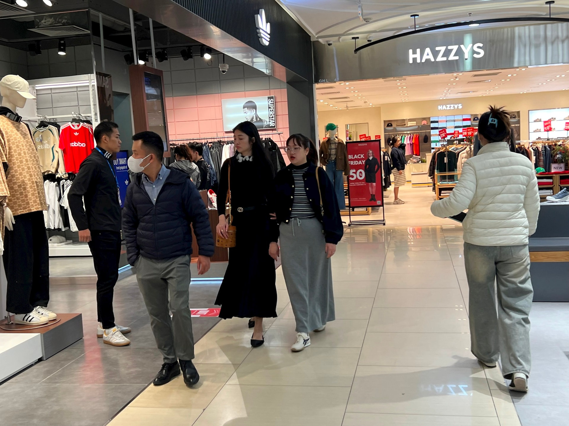 [Podcast] Tin tức ngày 28-11: Black Friday giảm giá sâu rộng nhưng sức mua vẫn trầm lắng
