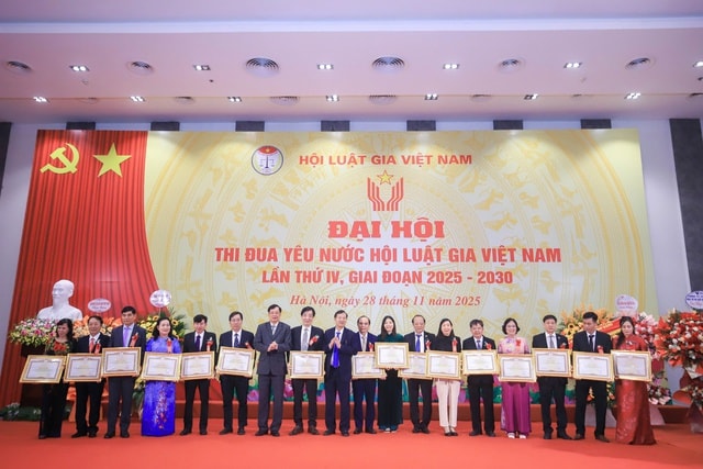 j - Ảnh 4.