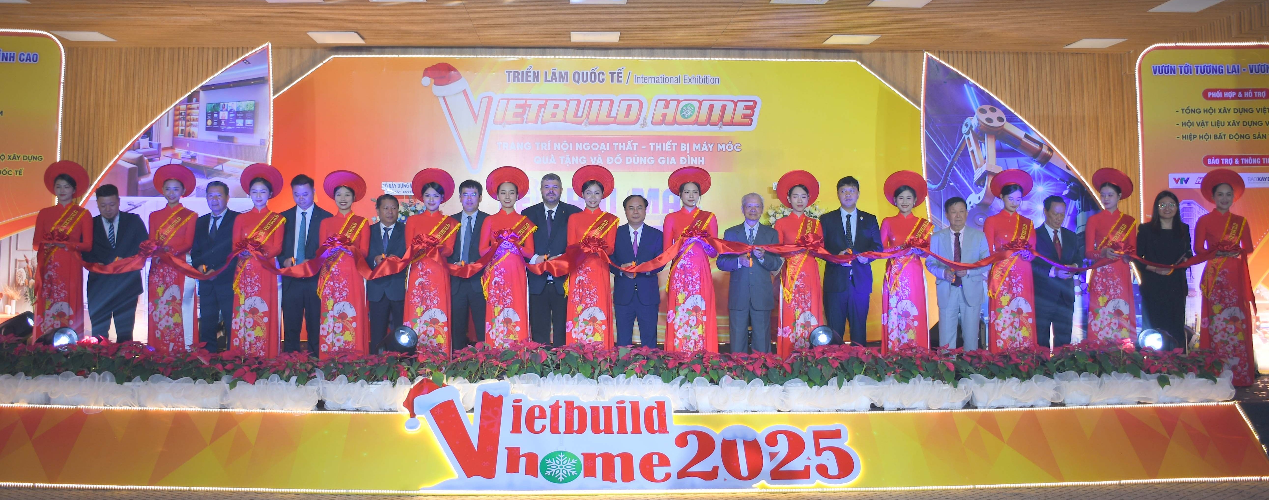 W_trienlam-tphcm29.11.jpg