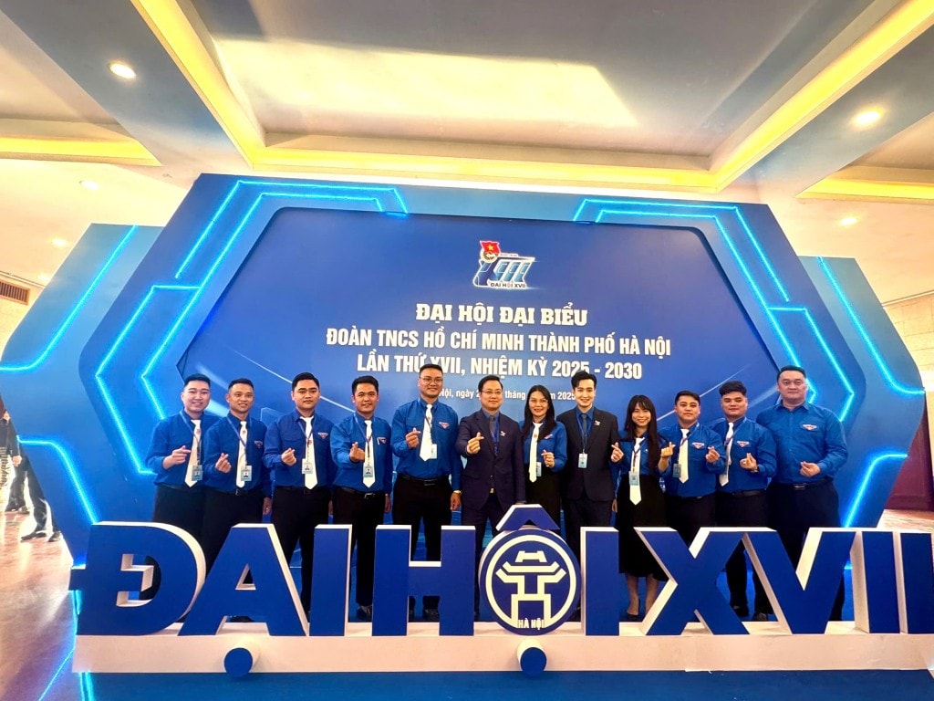Đồng chí Tô Đức Hiệu, (thứ 4 bên trái) bày tỏ sự tin tưởng vào những định hướng chiến lược sắp tới