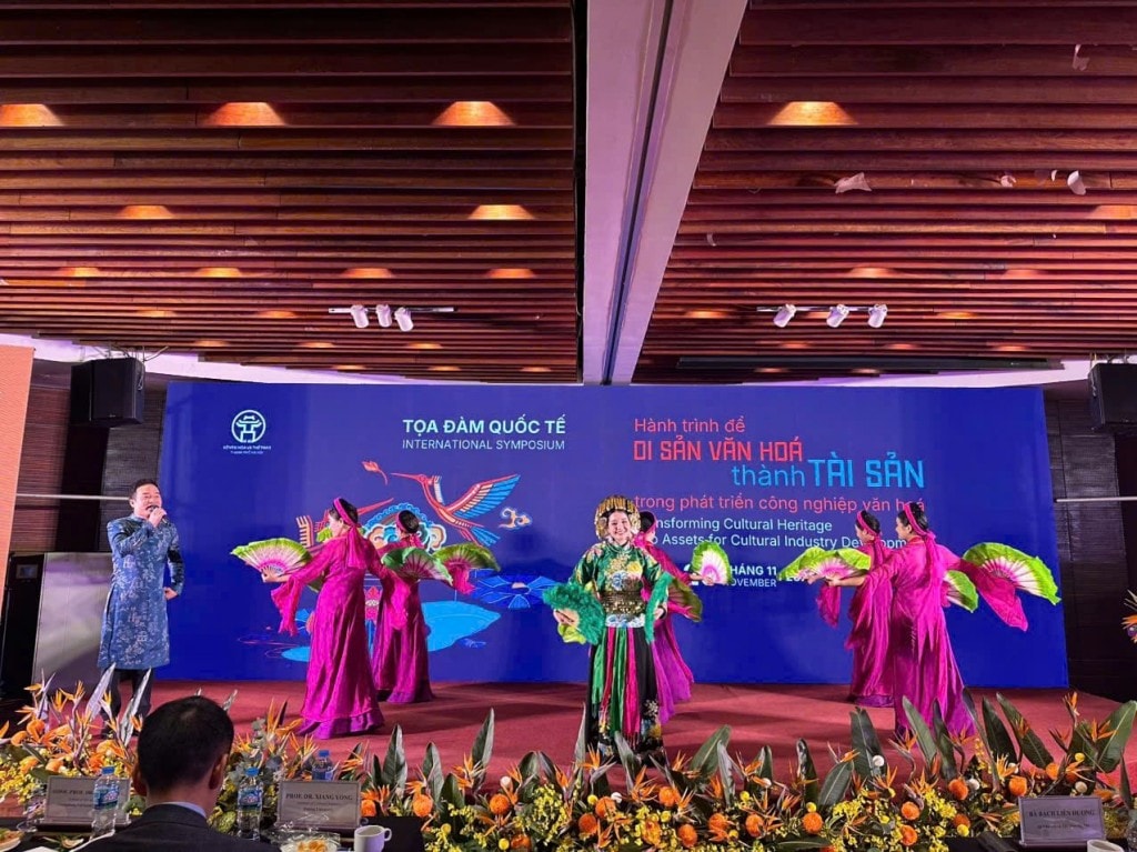 Tiết mục nghệ thuật truyền thống trình diễn tại buổi tọa đàm quốc tế