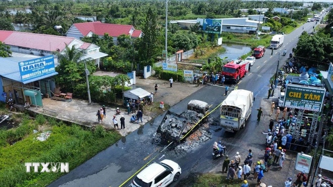 Hiện trường một vụ tai nạn giao thông ở Cà Mau. (Ảnh: Huỳnh Anh/TTXVN) ttxvn-tai-nan-giao-thong-30.jpg