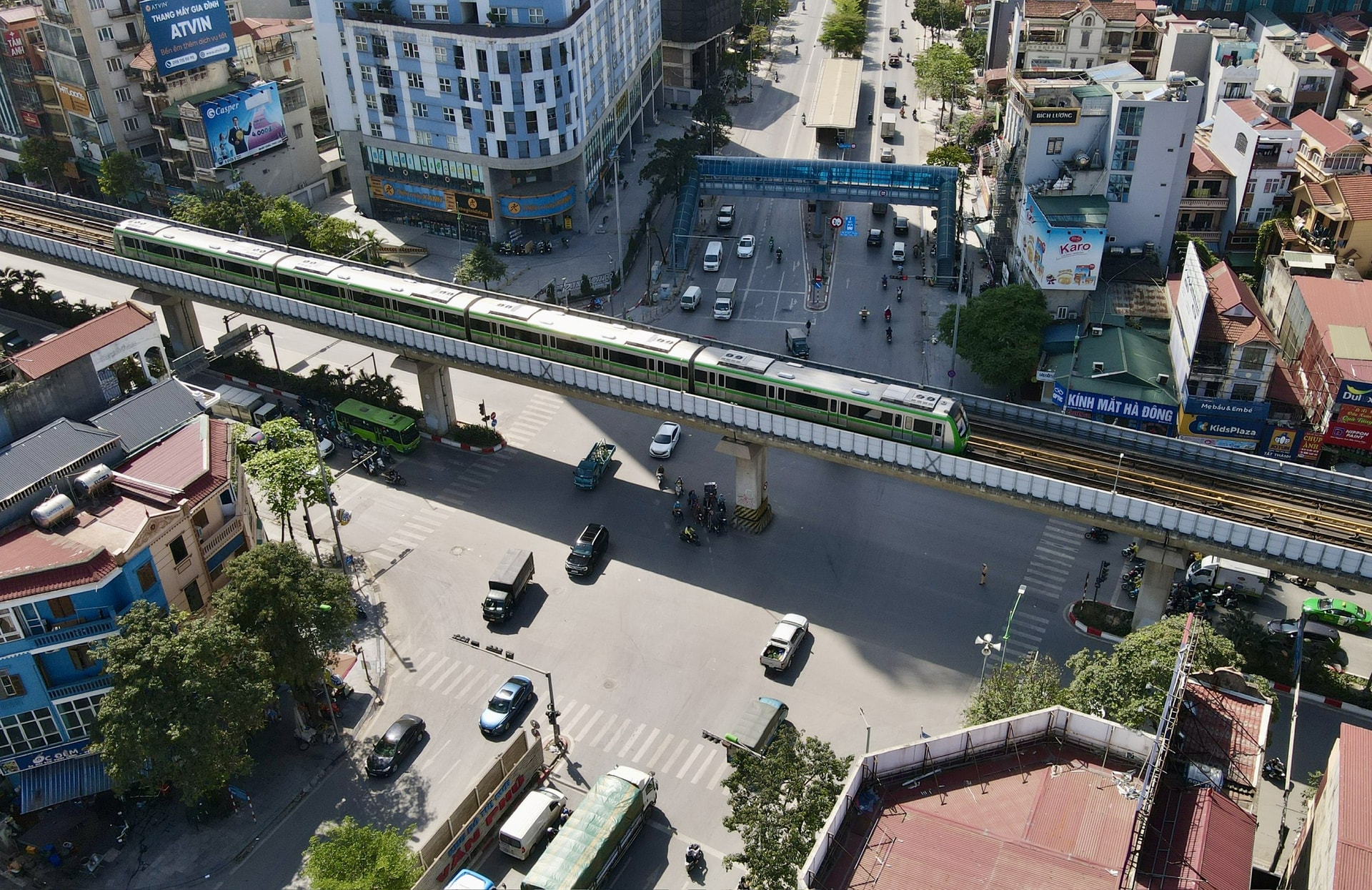 Hanoi city is gradually completing the capital's traffic network to reduce traffic congestion.-in the photo of the Cat Linh Ha Dong expressway.-photo-of-the-highway-in-the-city-of-Cat-Linh-Ha-Dong.jpg