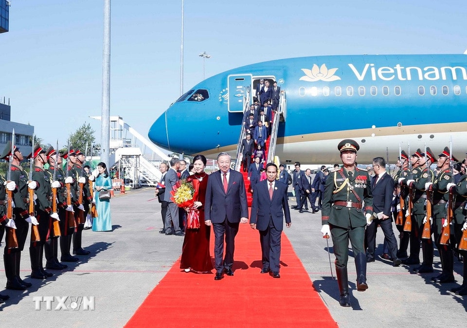 tong-bi-thu-50-nam-quoc-khanh-nuoc-lao-1.jpg