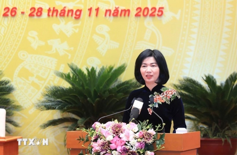 Chủ tịch Hội đồng nhân dân thành phố Hà Nội Phùng Thị Hồng Hà phát biểu. (Ảnh: Minh Đức/TTXVN)