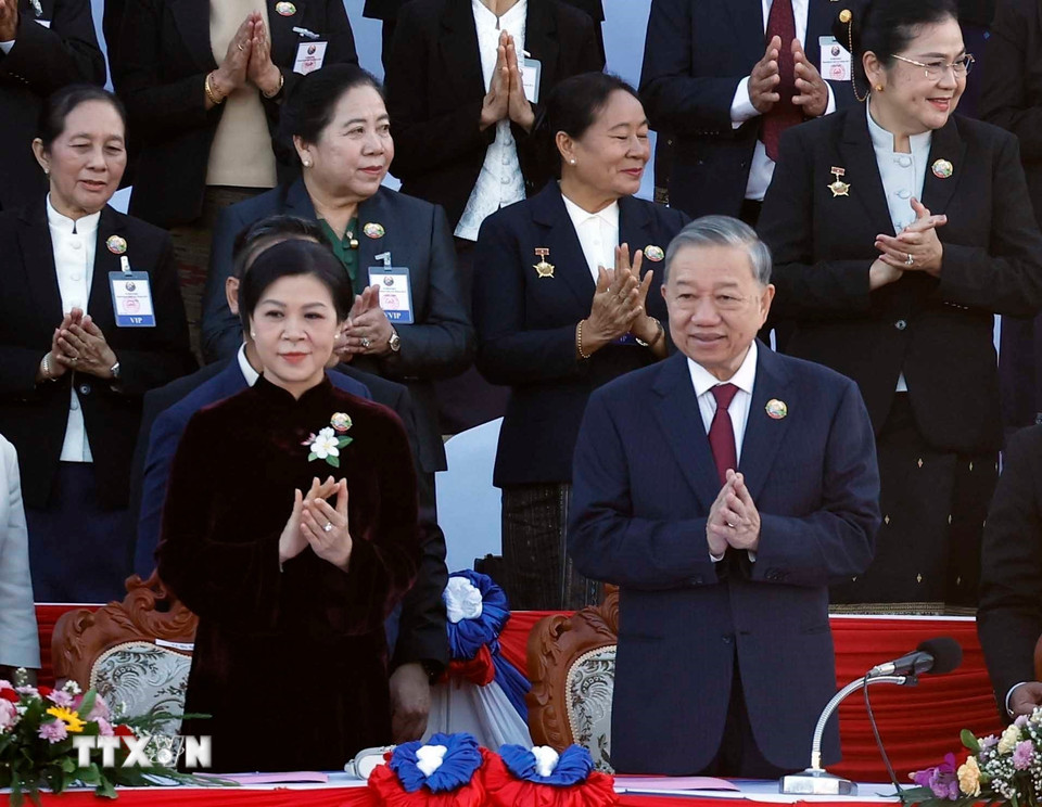 Tổng Bí thư Tô Lâm và Phu nhân dự Lễ kỷ niệm 50 năm Quốc khánh Lào và 105 năm Ngày sinh Chủ tịch Kaysone Phomvihane. (Ảnh: Thống Nhất\/TTXVN)