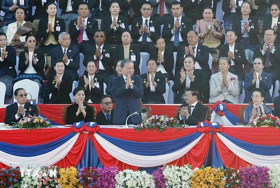 Tổng Bí thư Tô Lâm và Phu nhân dự Lễ kỷ niệm 50 năm Quốc khánh Lào và 105 năm Ngày sinh Chủ tịch Kaysone Phomvihane. (Ảnh: Thống Nhất/TTXVN)