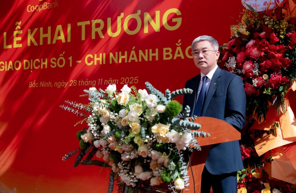 Ông Nguyễn Quốc Cường - Chủ tịch HĐQT Co-opBank chúc mừng Co-opBank chi nhánh Bắc Giang tại Lễ Khai trương PGD số 1 – Co-opBank chi nhánh Bắc Giang