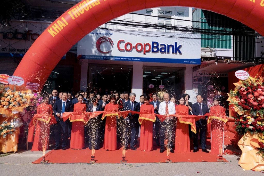 các đại biểu cắt băng khánh thành PGD số 1 – Co-opBank chi nhánh Bắc Giangcác đại biểu cắt băng khánh thành PGD số 1 – Co-opBank chi nhánh Bắc Giang