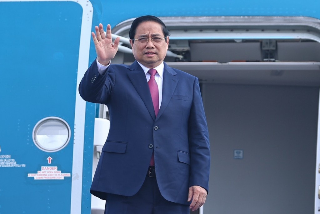 Thủ tướng Phạm Minh Chính lên đường tới Lào đồng chủ trì Kỳ họp 48 Ủy ban liên Chính phủ Việt Nam-Lào - Ảnh: VGP/Nhật Bắc