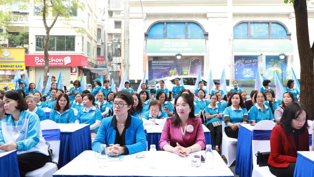 Các vị đại biểu tham dự chương trình Các vị đại biểu tham dự chương trình