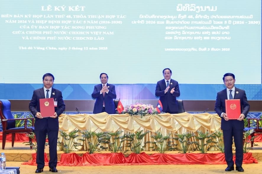 Hai Thủ tướng chứng kiến lễ ký kết các Văn kiện hợp tác giữa Bộ Giáo dục và Đào tạo hai nước - Ảnh: VGP/Nhật Bắc