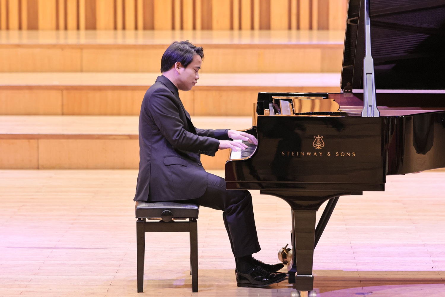 nguyen-viet-trung-piano.jpg